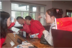 我在恩施大峽谷和祖國(guó)合影