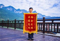 2萬元現(xiàn)金，環(huán)衛(wèi)這樣做：世界仍然溫暖