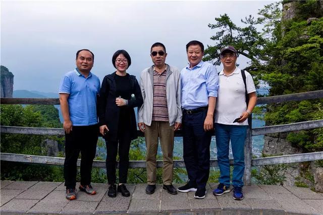 世界旅游城市聯(lián)合會首席專家魏小安到恩施大峽谷考察
