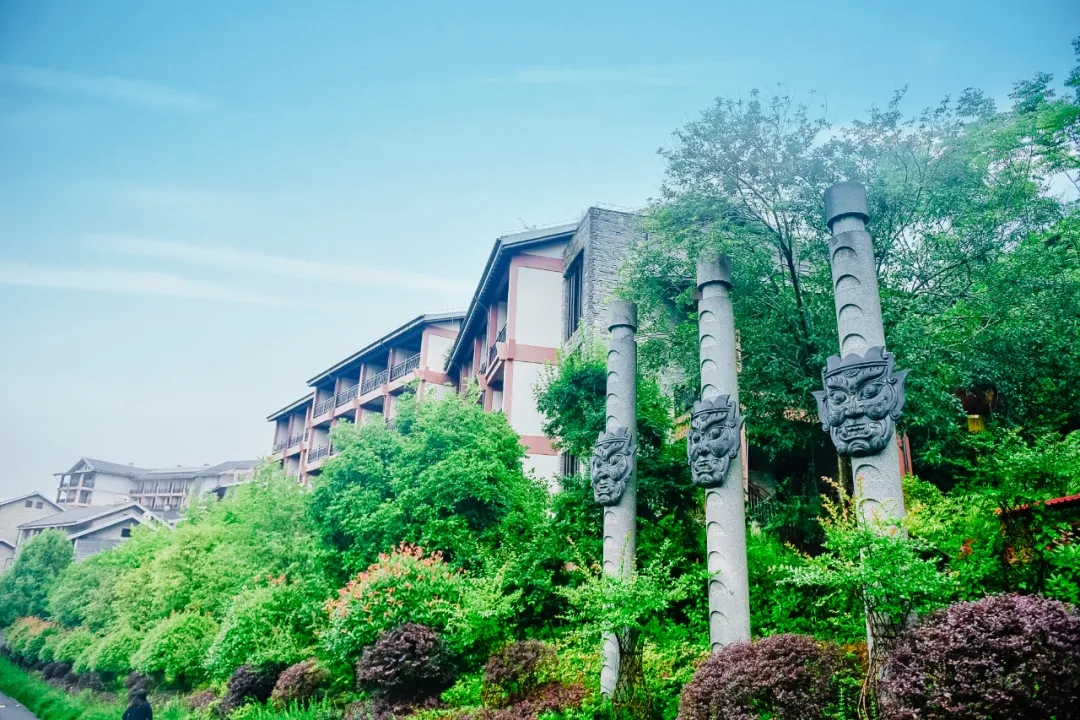 推窗觀山景，臥榻聽鳥鳴，去恩施大峽谷一定要住這里