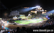 恩施大峽谷首秀山水實(shí)景劇《龍船調(diào)》現(xiàn)場側(cè)記