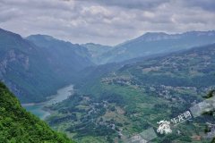 華龍網(wǎng)：媒體大V走進(jìn)恩施大峽谷 “東方科羅拉多”令人留戀